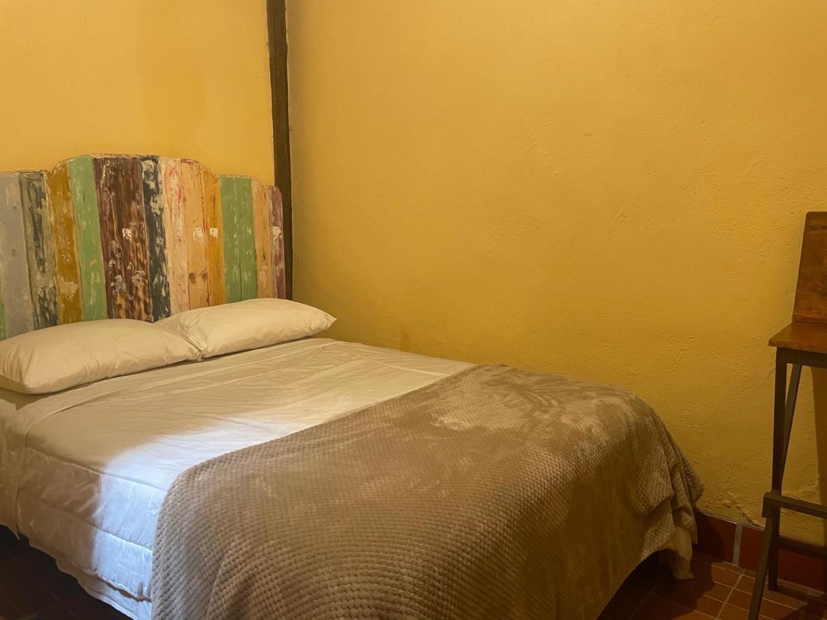 Hostal Casa Astromelia Bogotá Exteriör bild