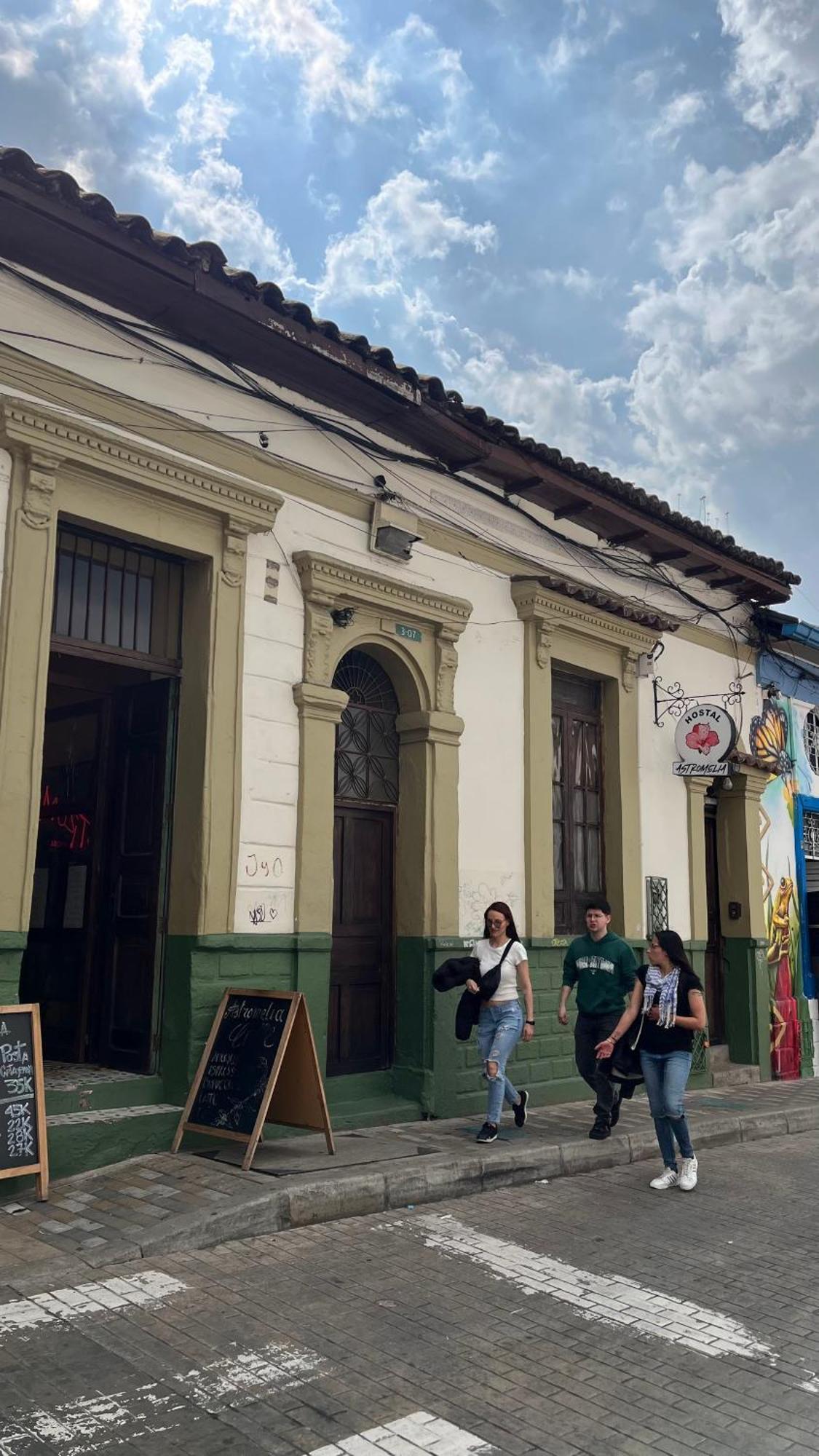 Hostal Casa Astromelia Bogotá Exteriör bild