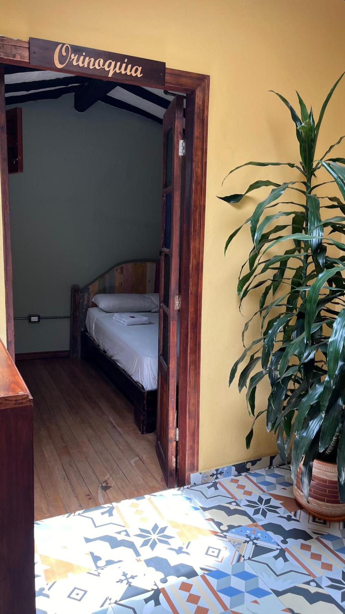 Hostal Casa Astromelia Bogotá Exteriör bild