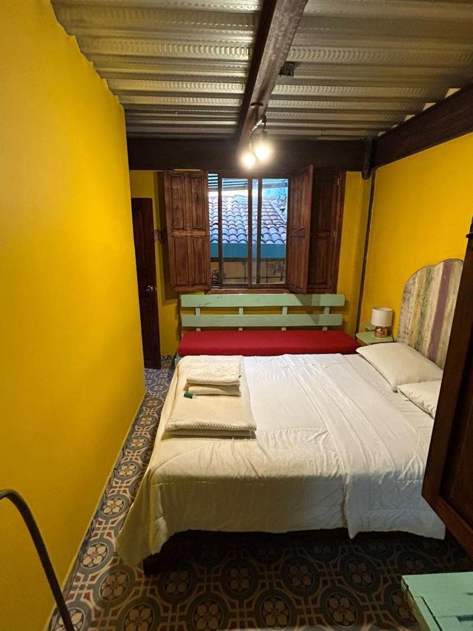 Hostal Casa Astromelia Bogotá Exteriör bild