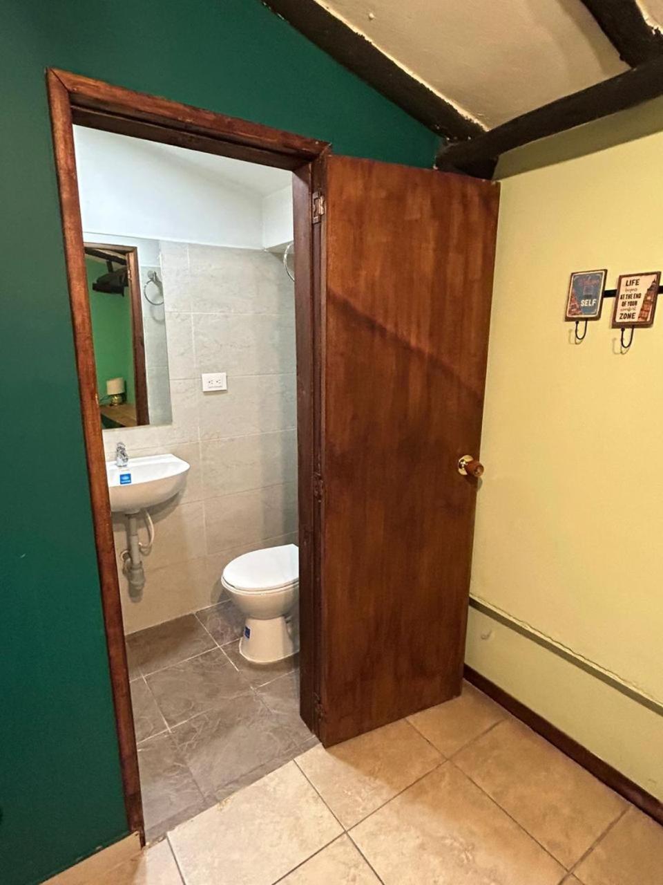 Hostal Casa Astromelia Bogotá Exteriör bild